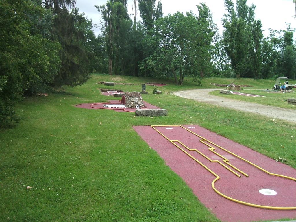 Camping Parc Du Chateau D'Allot Hotel Boé Buitenkant foto